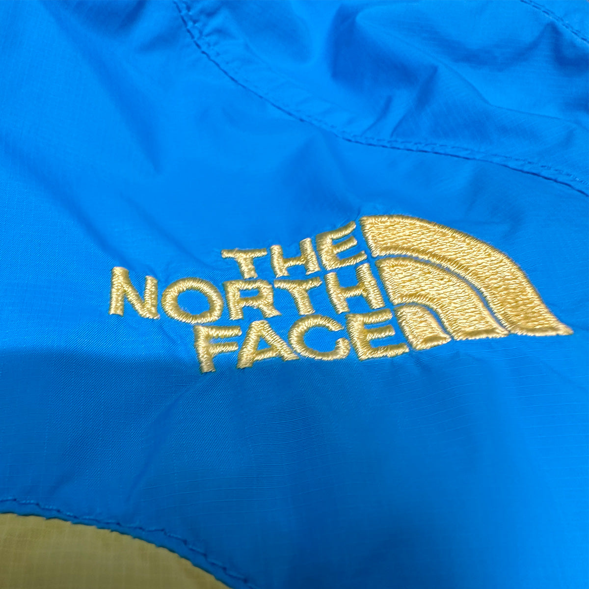 30062 【THE NORTH FACE】ザノースフェイス キッズ マウンテンパーカー ブルー 150