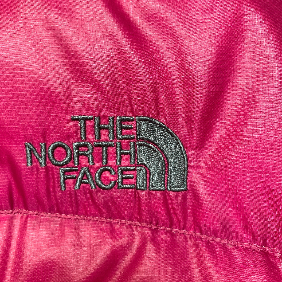 20013 【THE NORTH FACE】ザノースフェイス レディス アコンカグア ダウンジャケット ダークピンク 85/S