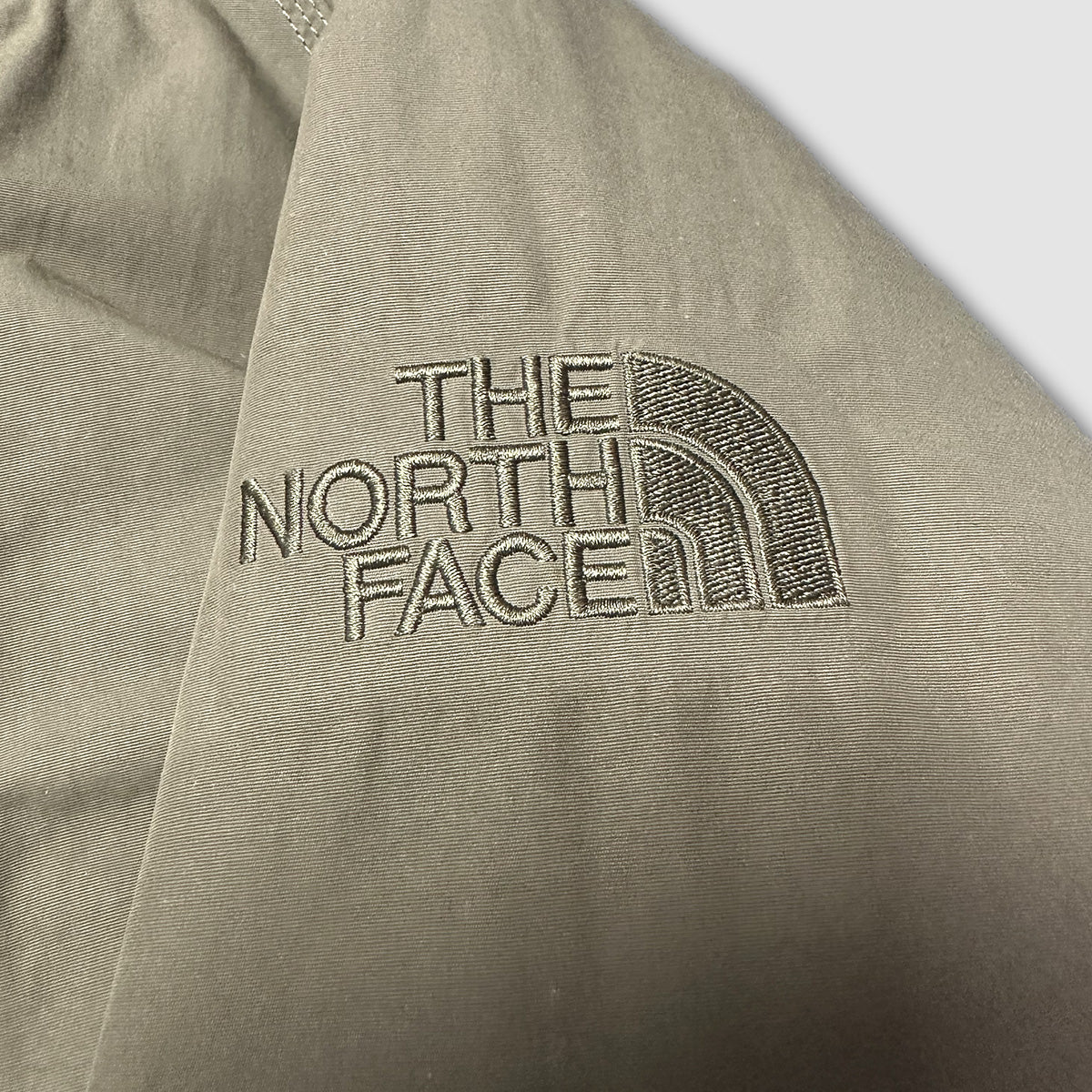 10057【THE NORTH FACE】ザノースフェイス メンズ HYVENT ハイベント グース ダウンジャケット カーキ 100