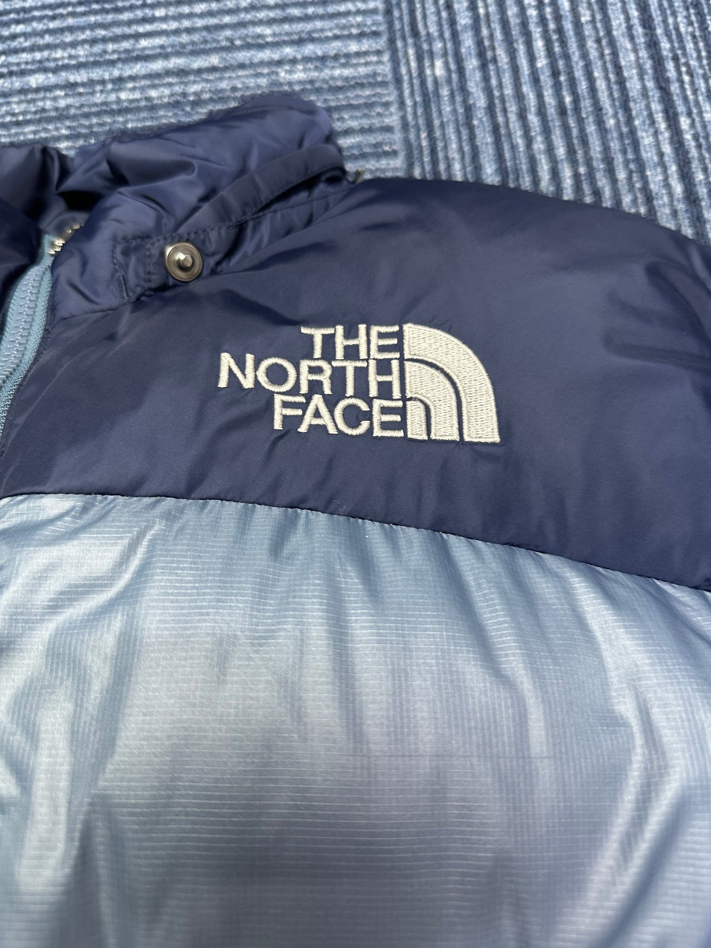 10013【THE NORTH FACE】ザノースフェイス メンズ ヌプシジャケット 700FP ネイビー×ブルーグレー 95(L)